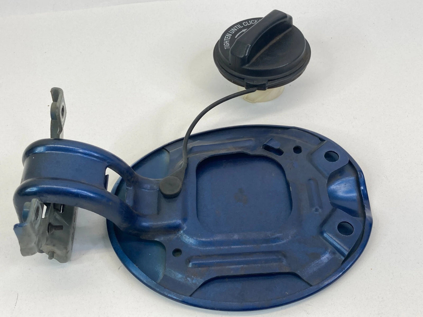2008-2012 FORD ESCAPE GAS FILLER DOOR LID TANK CAP BLUE 8L84-78405A26AG OEM