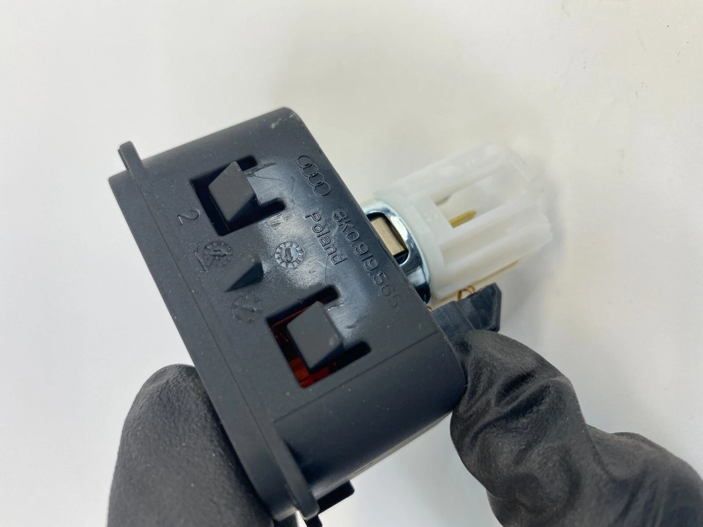 2009-2016 AUDI A4 QUATTRO 12 VOLT ACCESSORY POWER OUTLET 8K0-919-565 OEM