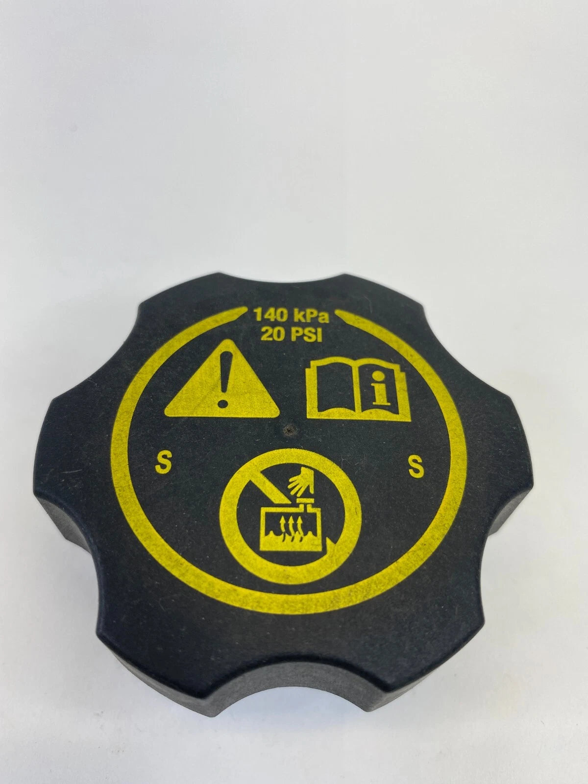 2013-2023 CHEVROLET MALIBU ENGINE COOLANT RADIATOR RESERVOIR TANK CAP COVER OEM