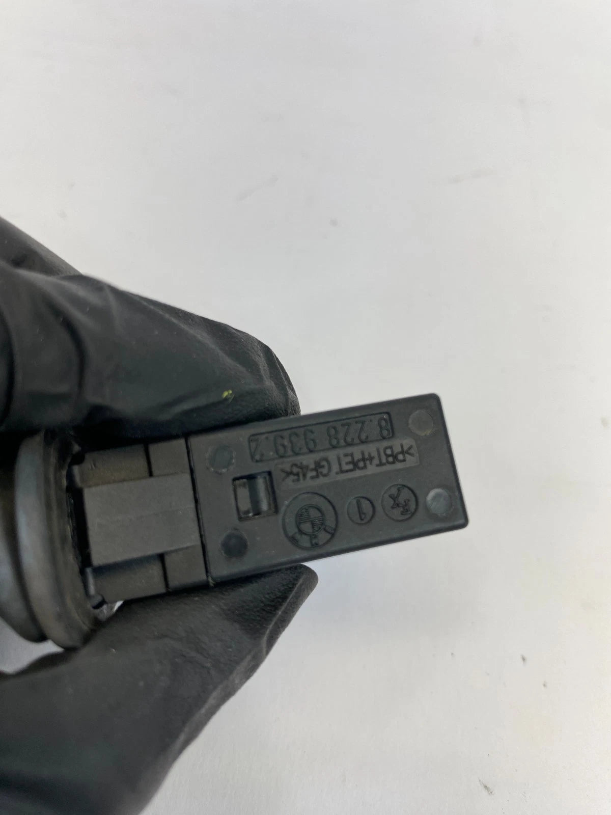 2009-2011 BMW 328I XDRIVE 07-11 328I GAS FUEL DOOR LATCH EJECTOR 8228-939-2 OEM