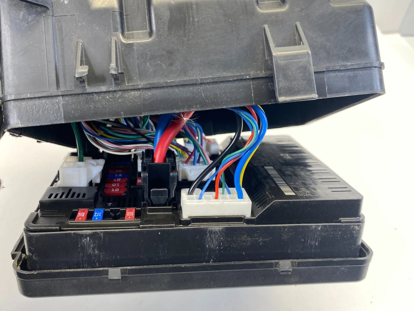 2013-2019 NISSAN PATHFINDER 3.5L IPDM ENGINE ROOM CONTROL UNIT FUSE BOX OEM