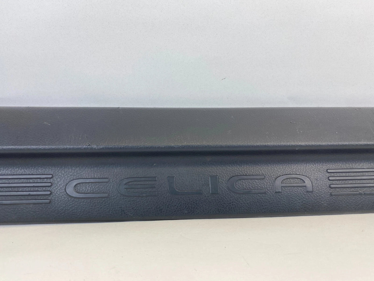 00-05 TOYOTA CELICA RIGHT SIDE DOOR SCUFF SILL PLATE COVER PANEL 6791320240 OEM