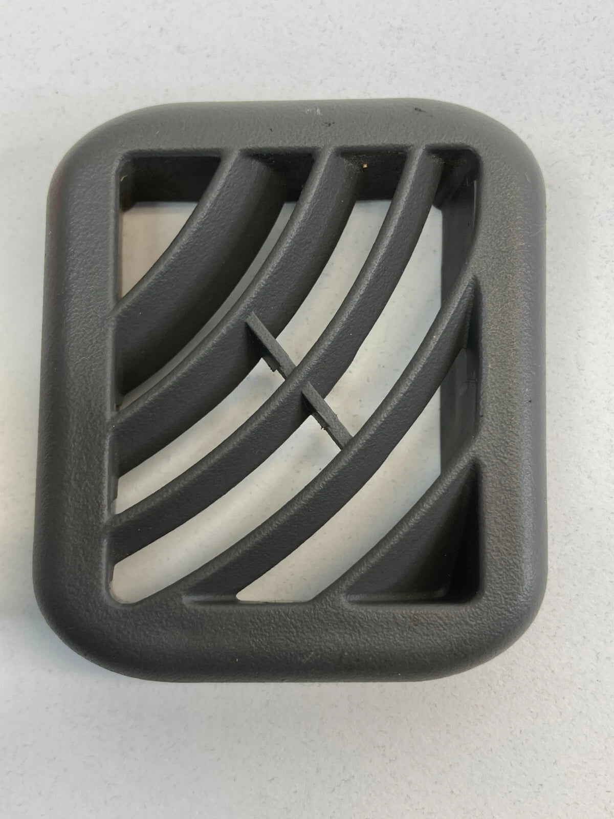 2002 2003 GMC ENVOY SUV 4DR CENTER CONSOLE REAR LEFT AIR VENT DEFROSTER GRILLE