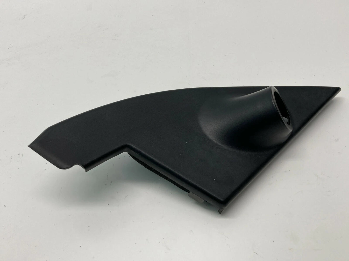2001-2005 KIA RIO FRONT RIGHT SIDE INTERIOR DOOR CORNER COVER TRIM GARNISH OEM
