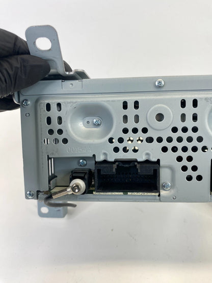 2016 2017 Ford Taurus AM/FM Radio Receiver CD Disc Player Audio DG1T-19C107-LD