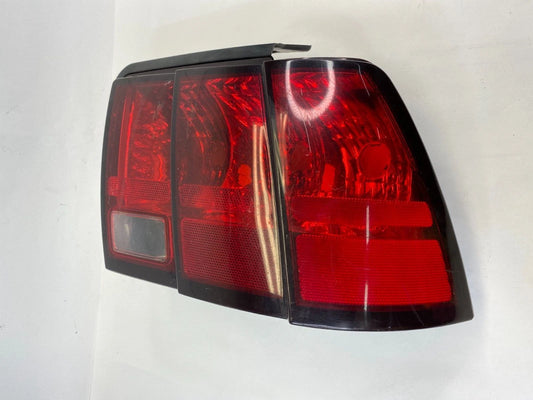 1999-2004 FORD MUSTANG REAR RIGHT SIDE TAIL LIGHT LAMP XR33-13B504-A OEM