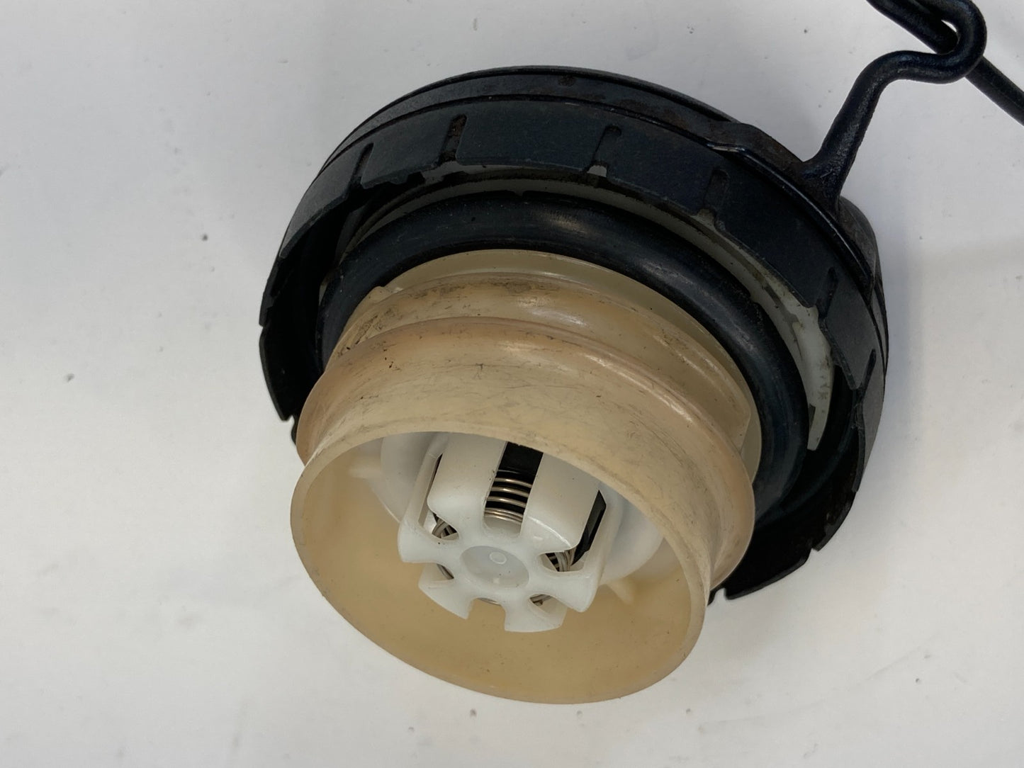 07 08 09 10 11 12 Toyota Avalon Yaris Fuel Filler Gas Tank Lid Cap Cover OEM