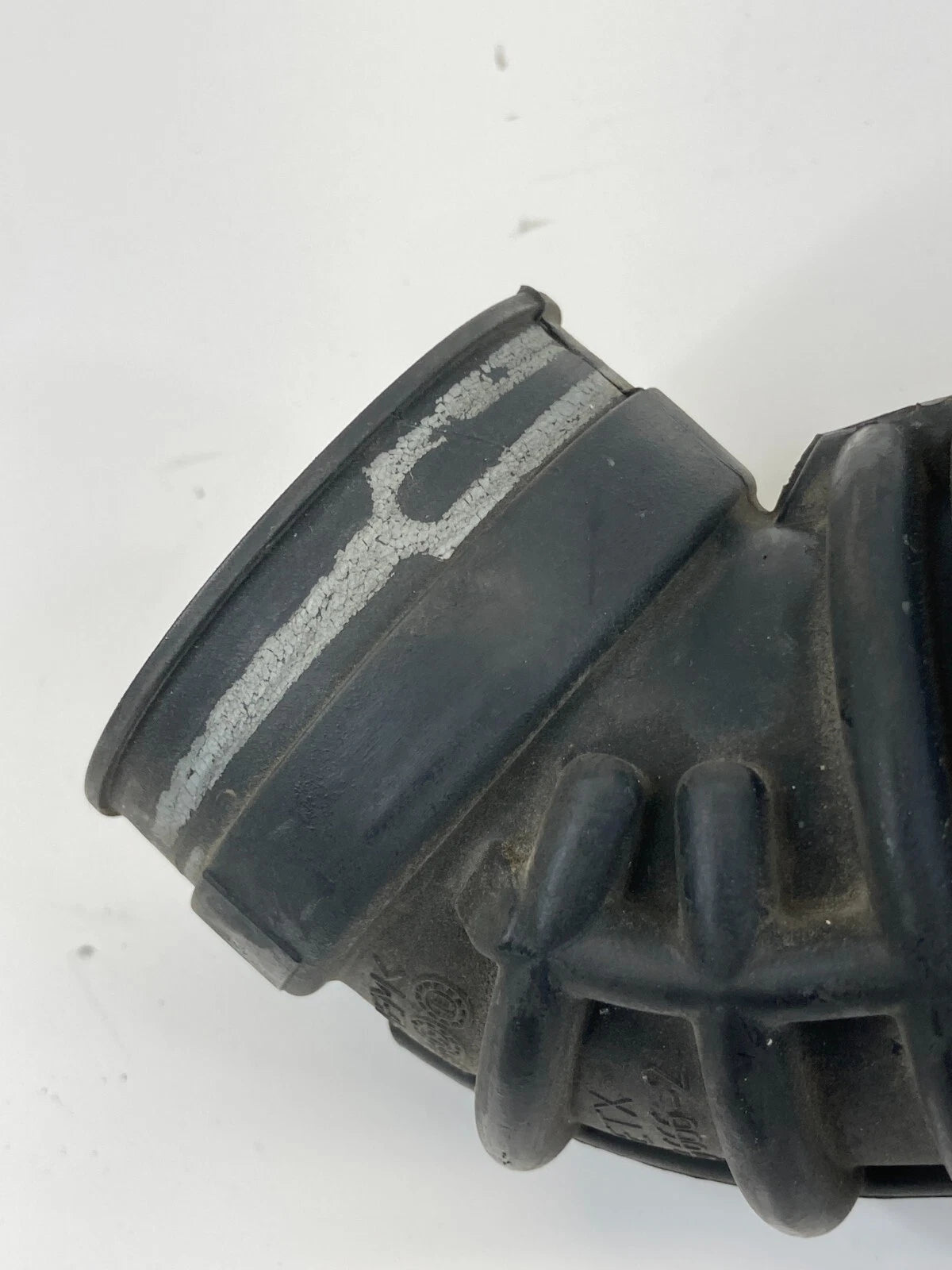 2005-2009 AUDI A4 2.0L AT AIR INTAKE TUBE HOSE DUCT PIPE 8E0-133-356-D OEM