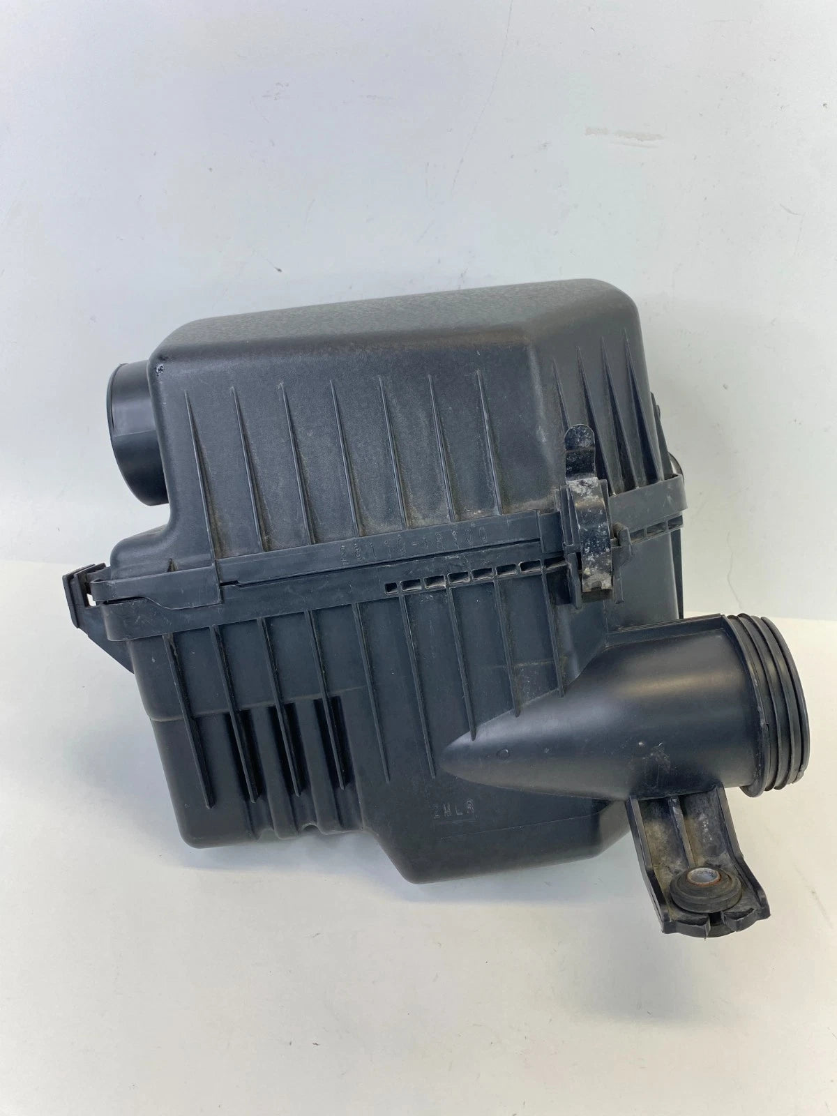 2012-2014 HYUNDAI ACCENT AIR CLEANER INTAKE FILTER BOX HOUSING 28100-1R100 OEM