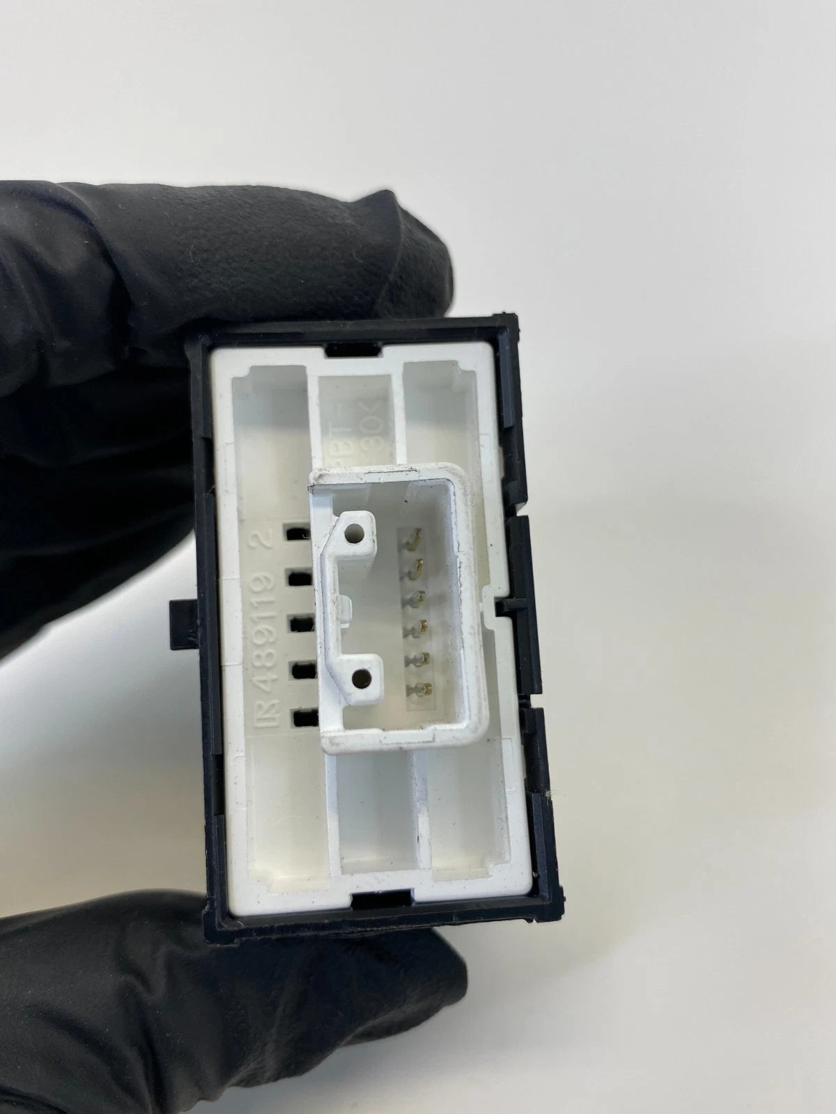 2003-2008 TOYOTA COROLLA SEAT BELT INDICATOR LIGHT 4891191 6 PINS OEM