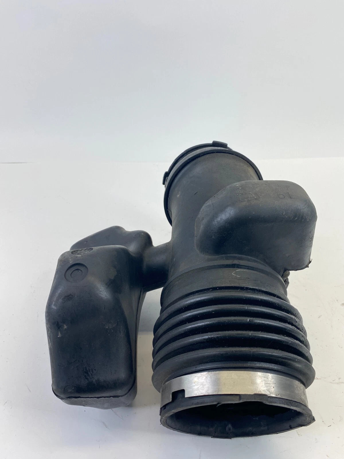 2009-2011 CHEVROLET TRAVERSE AIR INTAKE CLEANER UPPER OUTLET DUCT HOSE TUBE OEM