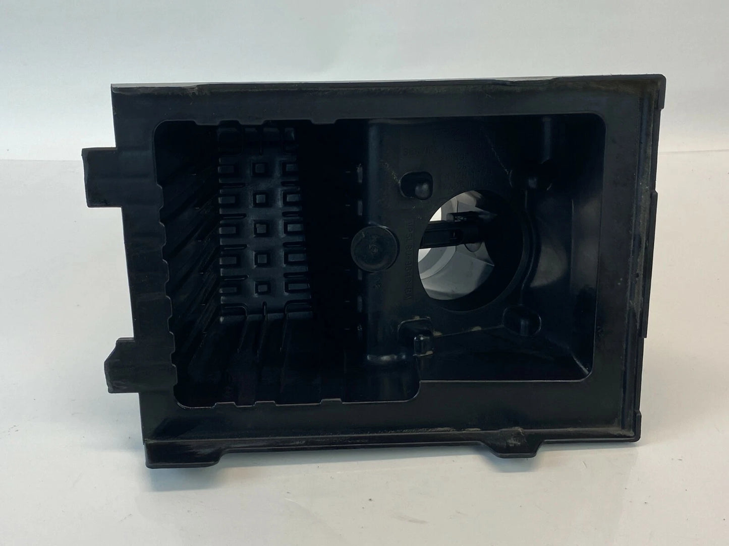 2005 2006 2007 MERCURY MARINER 3.0L UPPER AIR INTAKE CLEANER BOX 5L84-9600-BB