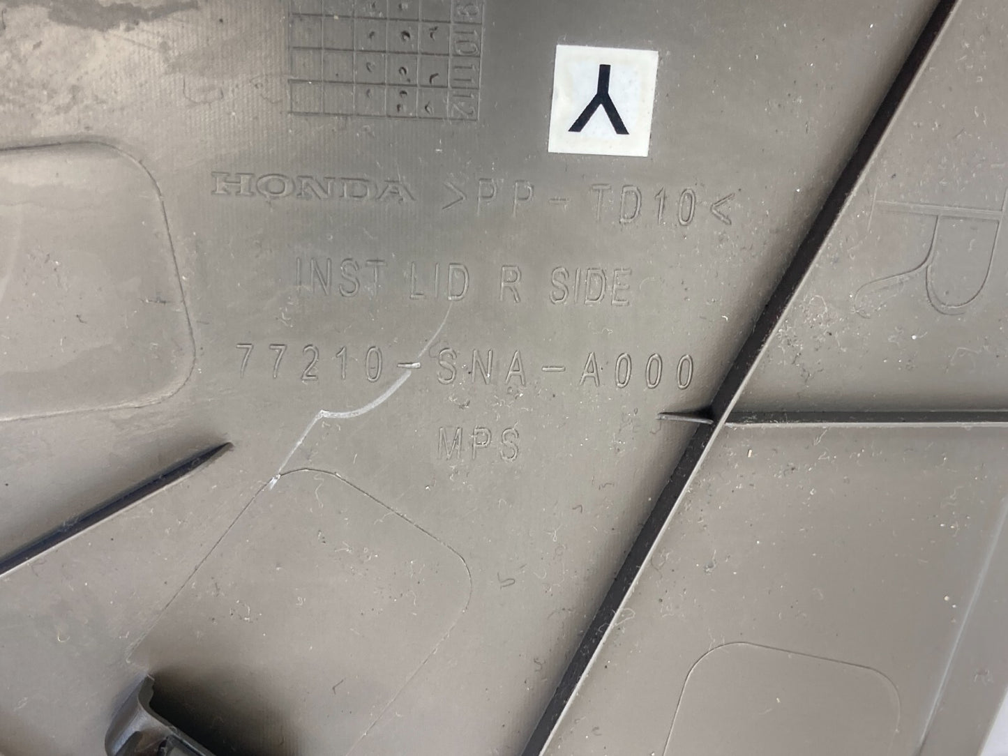 06-10 Honda Civic Right Passenger Side Dash End Cap Bezel Trim 77210-SNA-A000