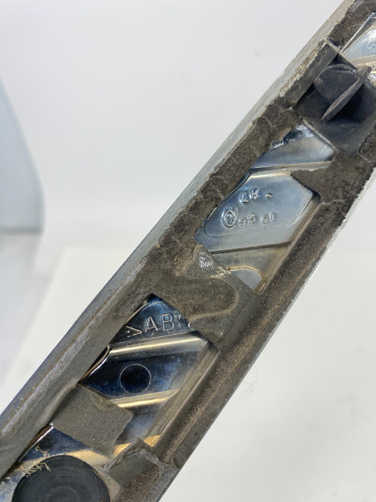 2008-2012 Buick Enclave Front Left Side Hood Exterior Molding Chrome 25867285