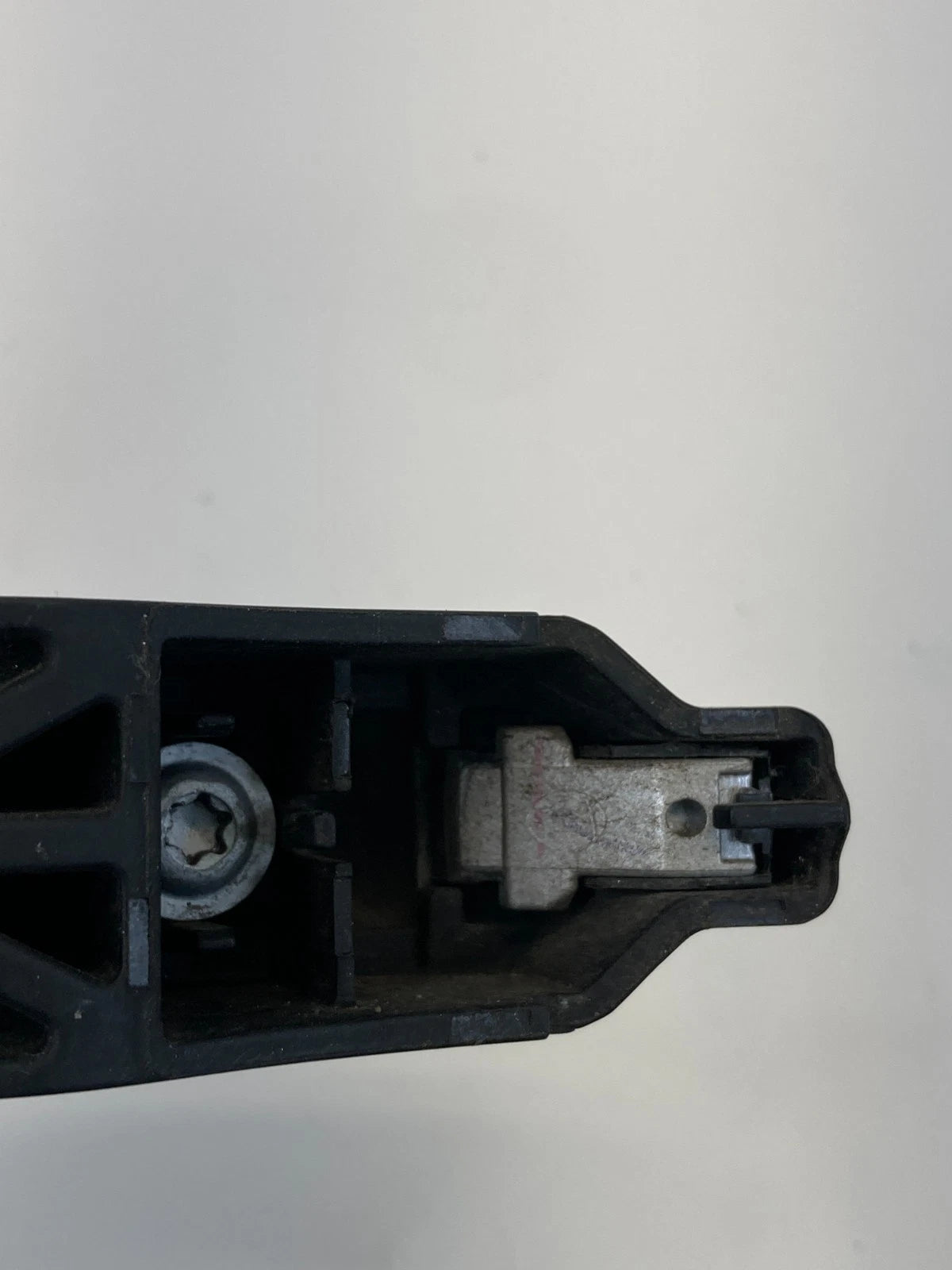 2004-2009 TOYOTA PRIUS REAR LEFT SIDE EXTERIOR DOOR HANDLE ASSEMBLY OEM