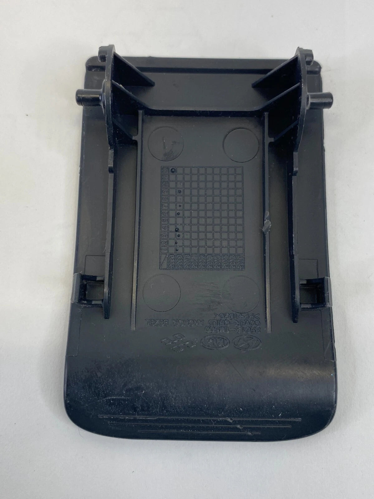 2010 11 12 2013 KIA FORTE SEDAN REAR CHILD ANCHOR COVER TRIM BEZEL 85612-1M500
