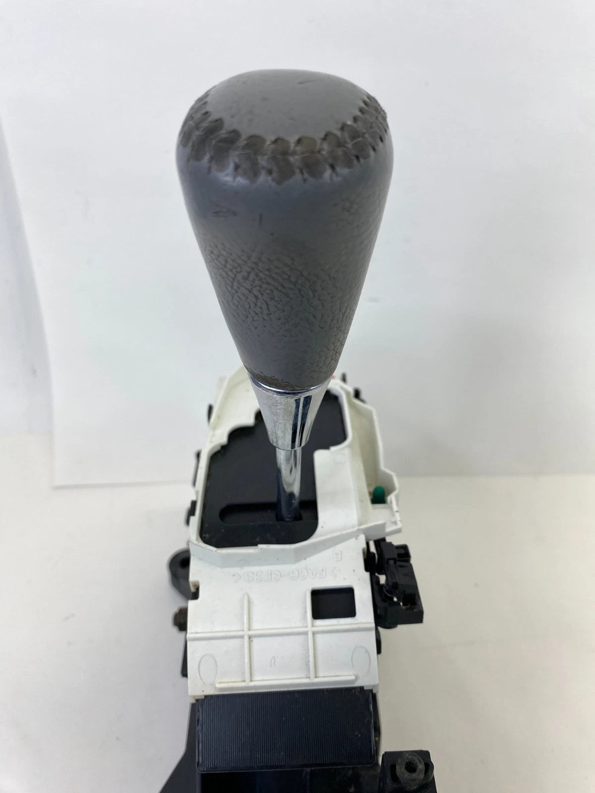 2005-2007 TOYOTA AVALON AUTOMATIC FLOOR GEAR SHIFTER LEVER HANDLE ASSEMBLY OEM