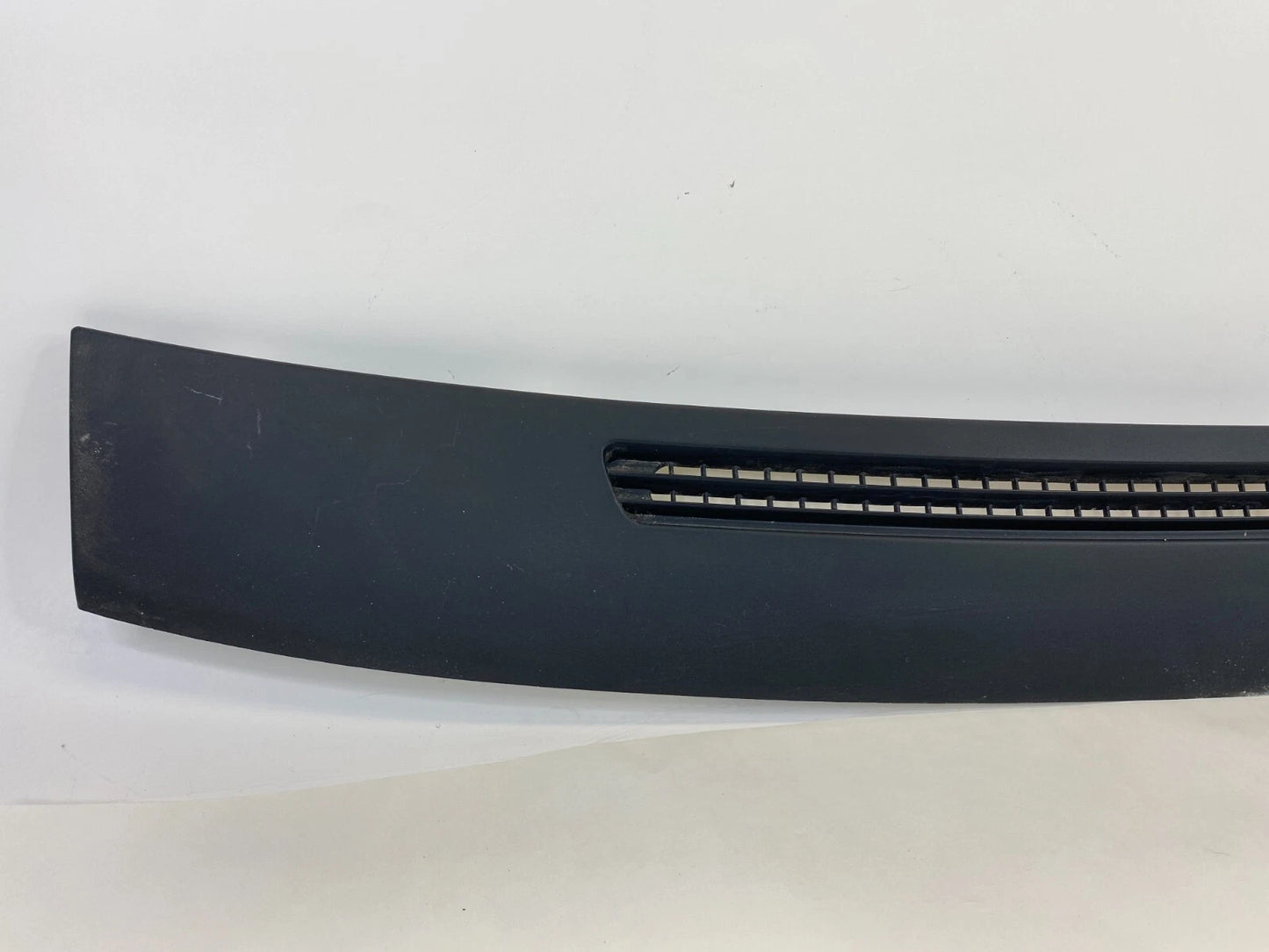 2003-2005 FORD CROWN VICTORIA FRONT DASH WINDSHIELD DEFROSTER GRILLE COVER PANEL