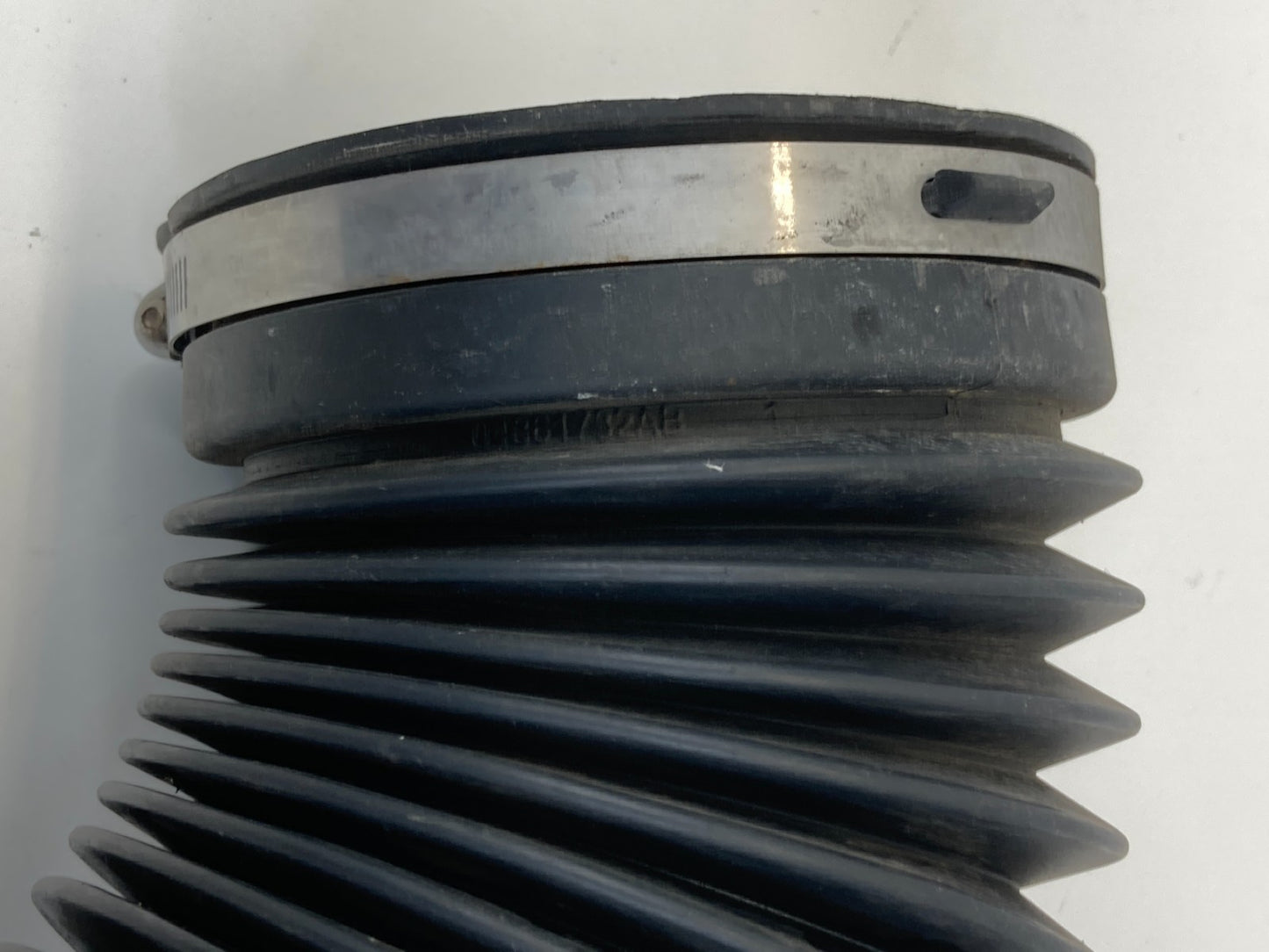 2011-2016 Town & Country 3.6L V6 Engine Air intake Cleaner Hose Duct Tube Assy