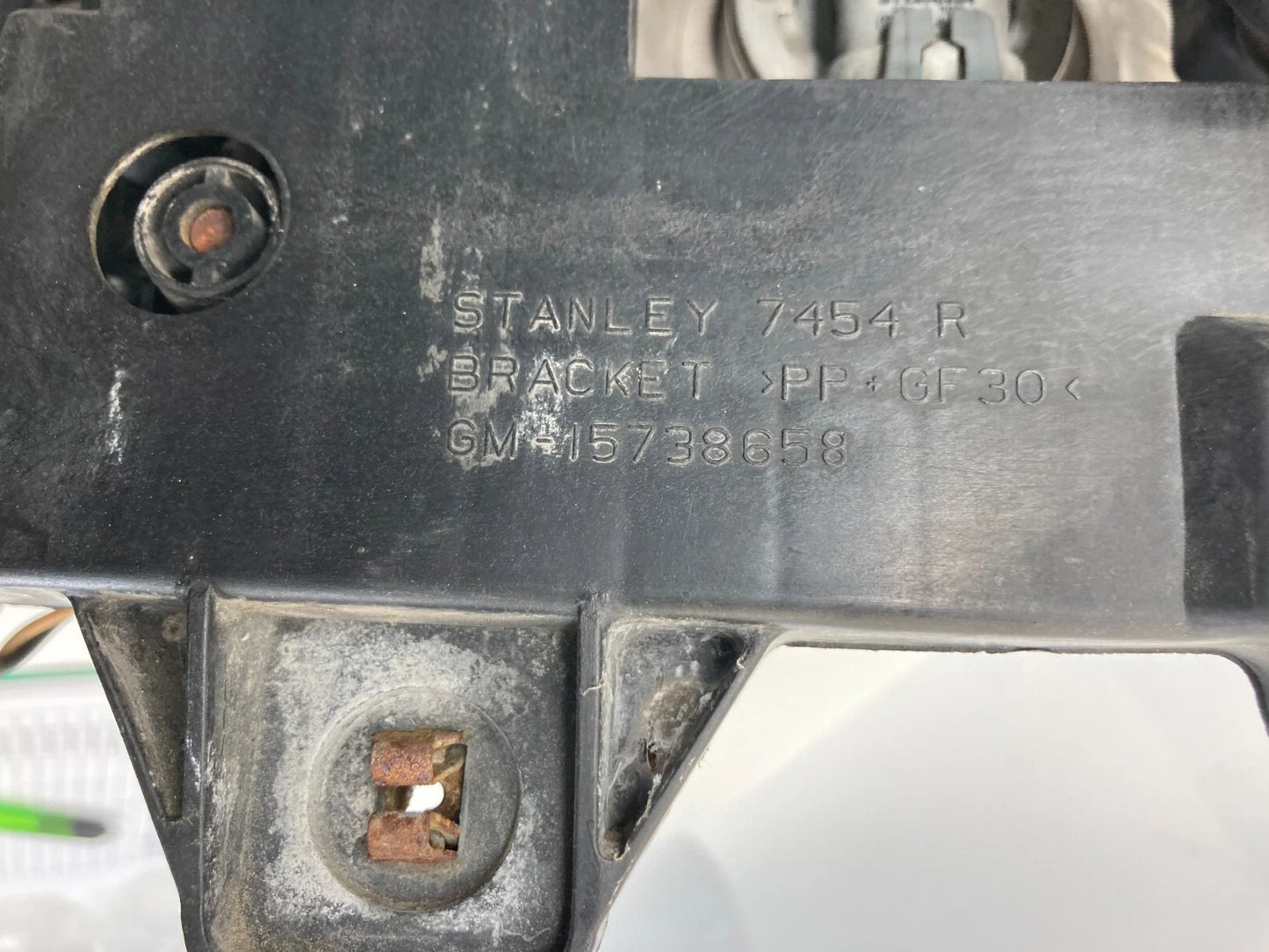 1999 2000 CADILLAC ESCALADE FRONT RIGHT SIDE HEADLIGHT HEADLAMP 15738658 OEM