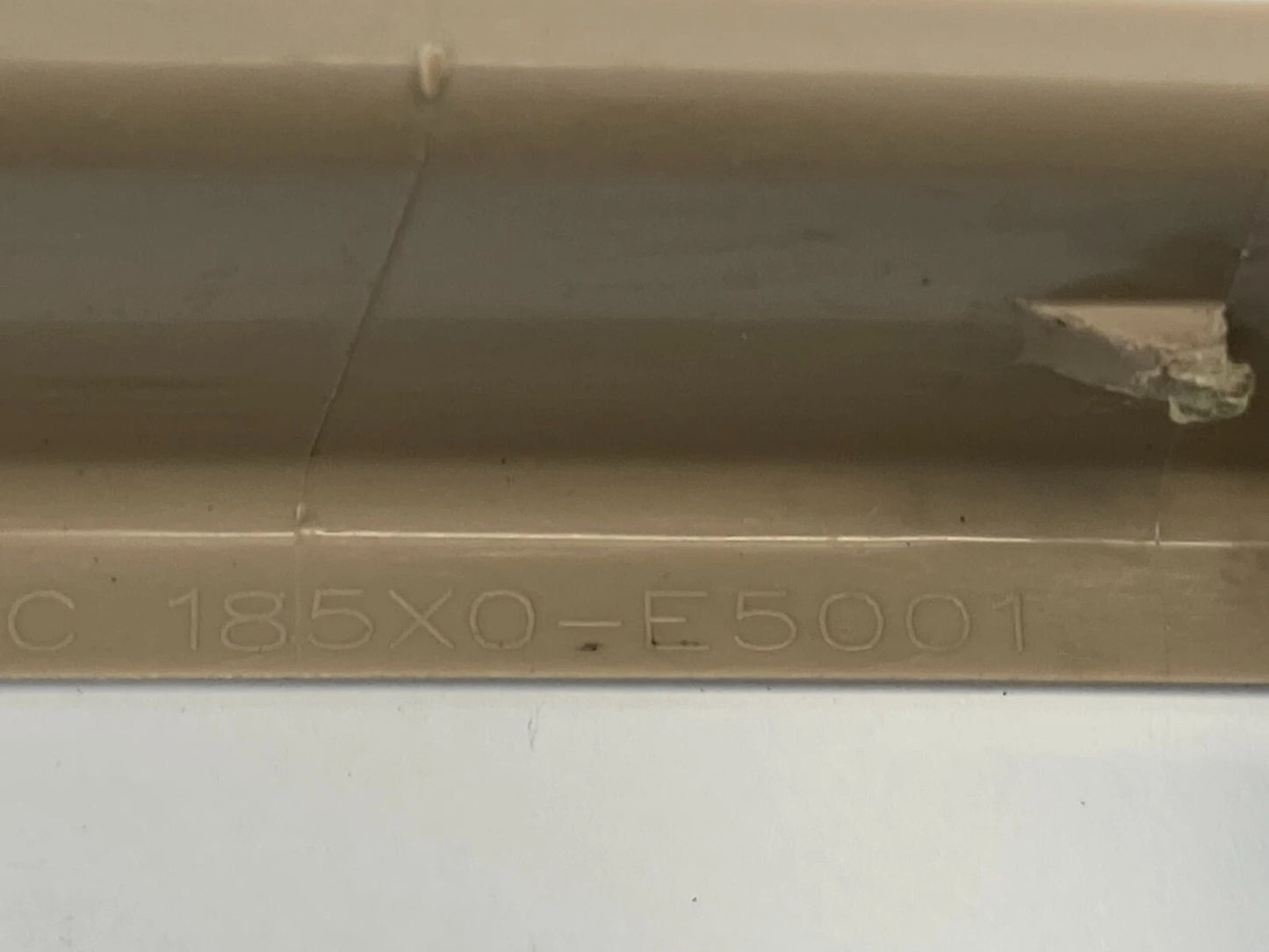 2007-2009 NISSAN SENTRA RIGHT INNER SIDE FRONT LEFT SEAT TRACK END COVER TRIM