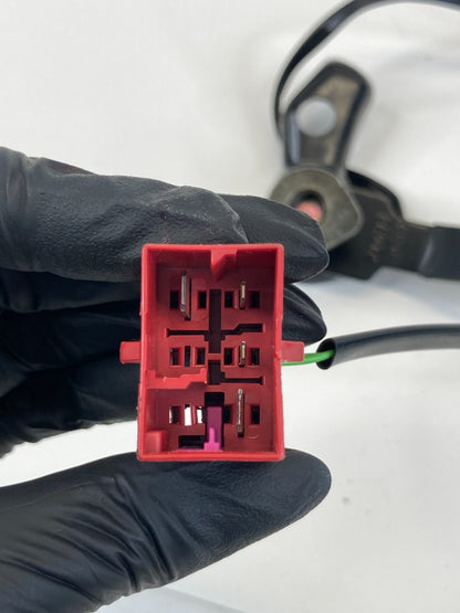 1998-2004 Audi A6 Quattro Front Right Side Seat Belt Buckle 4B0857756F OEM