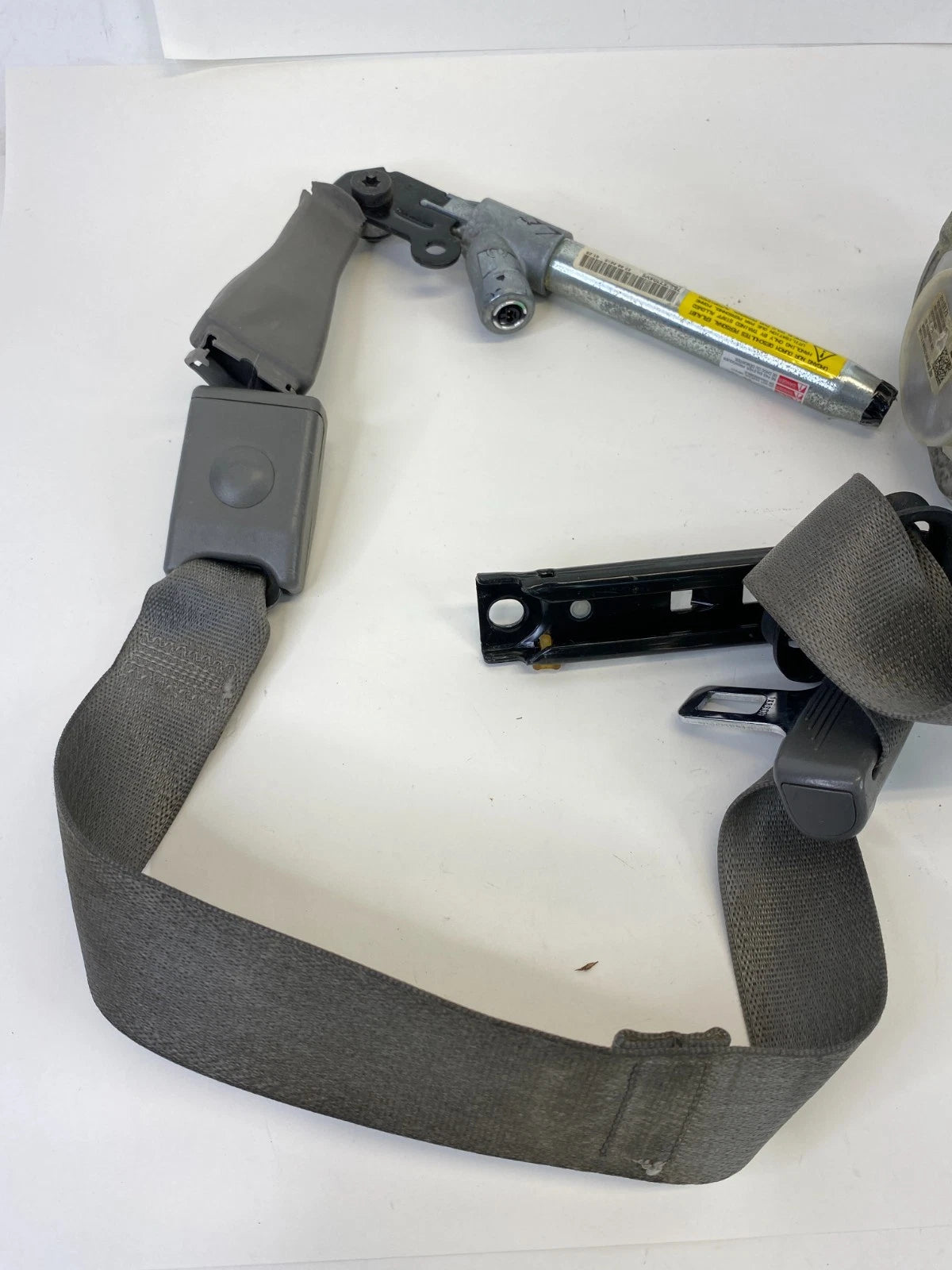 2013-2015 CHEVROLET MALIBU FRONT LEFT DRIVER SIDE SEAT BELT RETRACTOR OEM