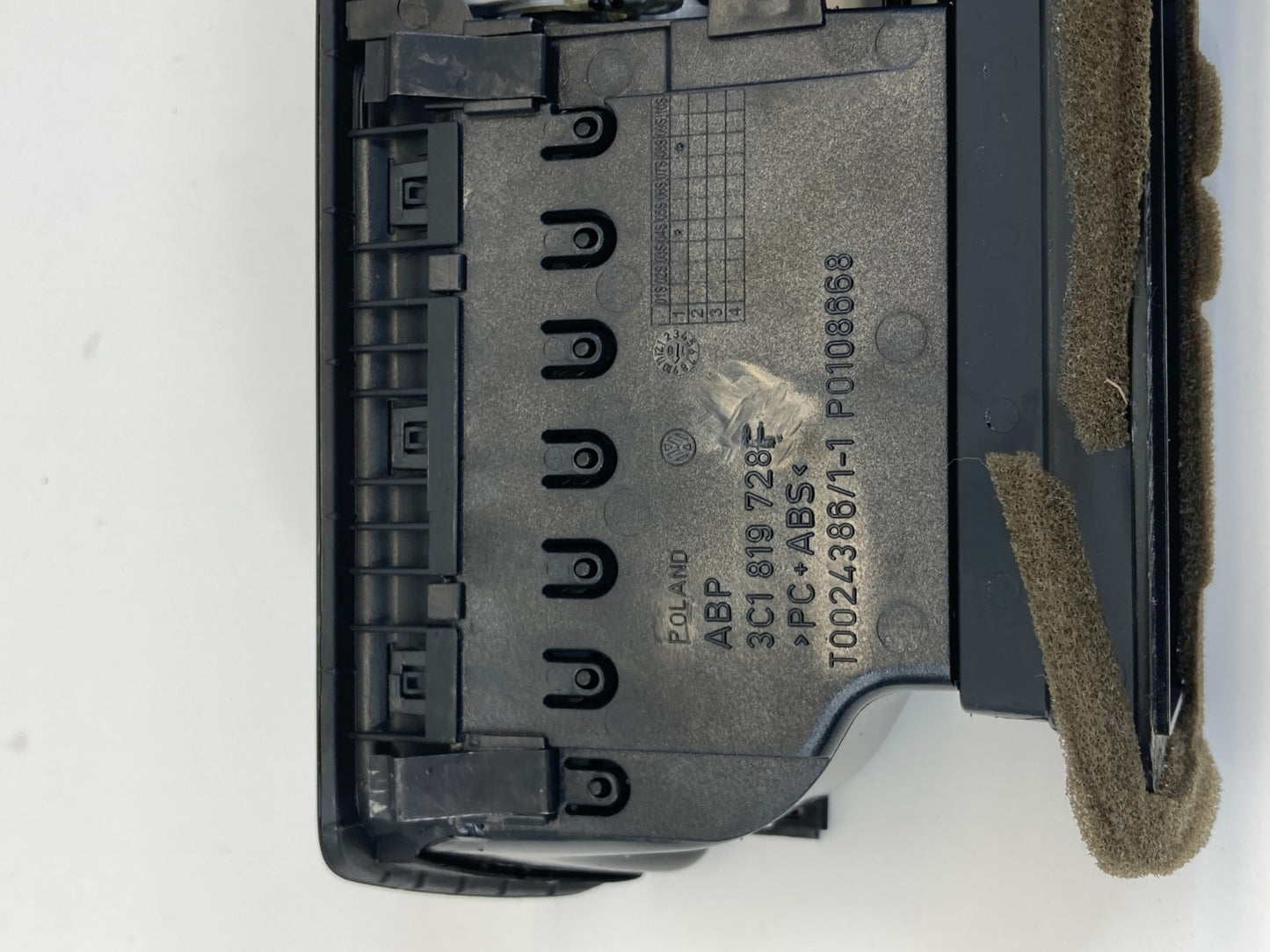 2009-2011 Volkswagen CC Front Center Dash Air Vent Dual Grille 3C1819728F OEM