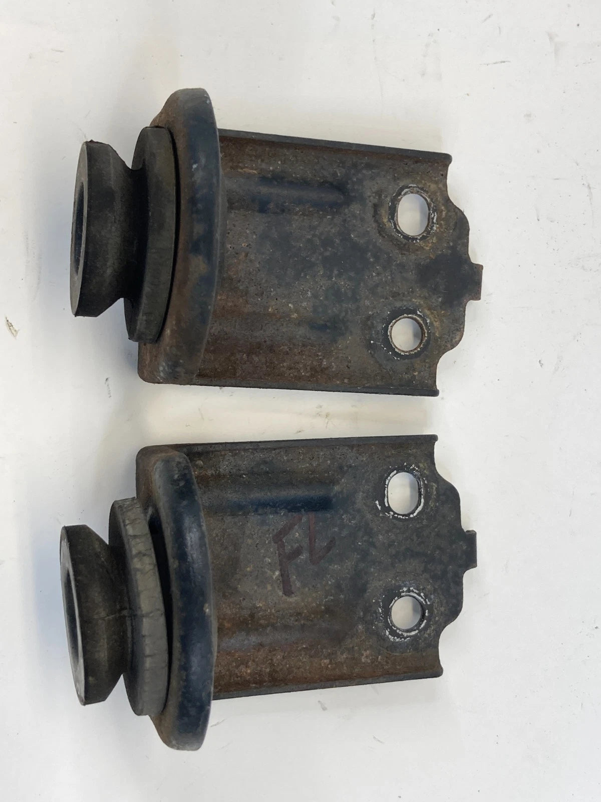2014-2019 KIA SOUL UPPER MOUNT RADIATOR SUPPORT BRACKET PAIR SET OEM