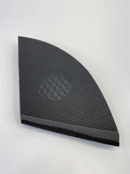 04-10 TOYOTA SIENNA UPPER DASH RIGHT SIDE SPEAKER TRIM GRILL COVER 55473-AE010