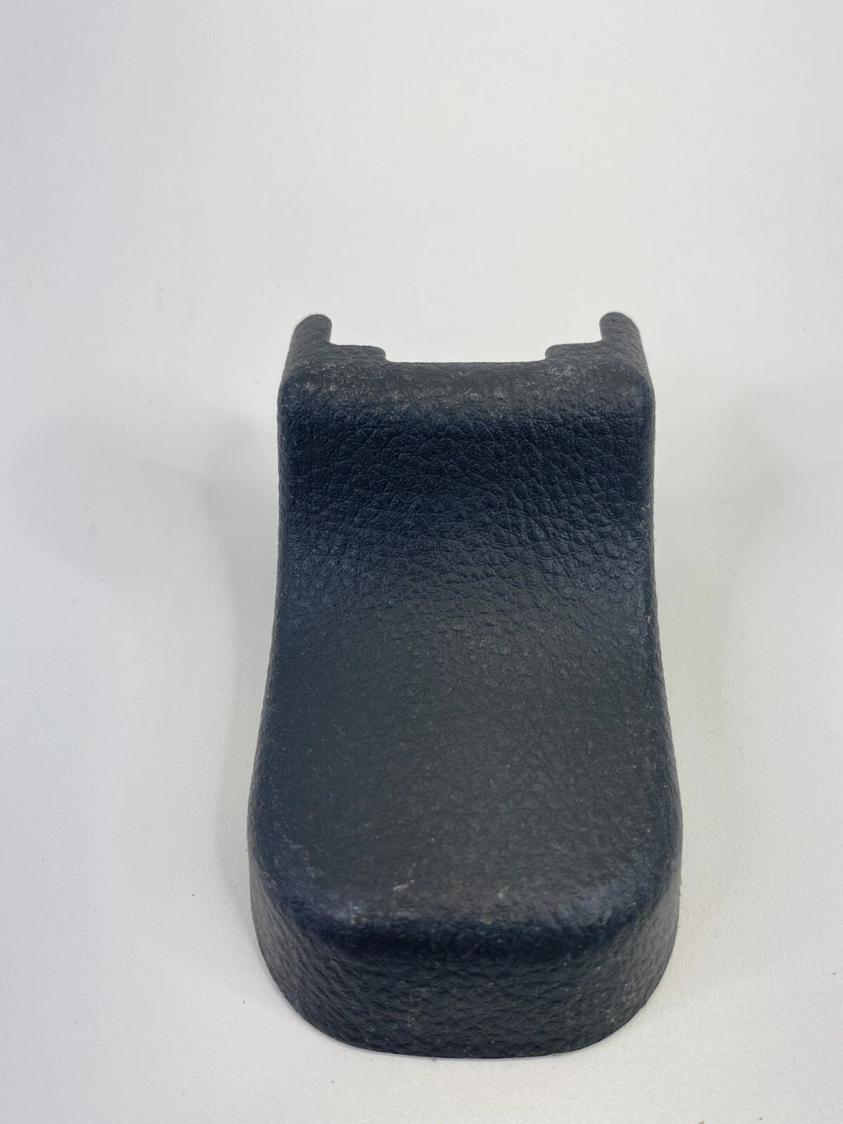 2007-2009 HYUNDAI SANTA FE FRONT LEFT SIDE SEAT TRACK END COVER TRIM 88097-2B100