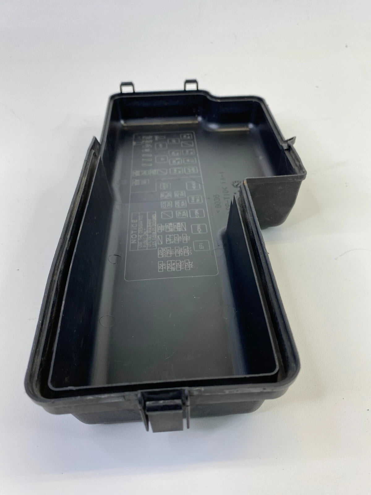2004 2005 2006 TOYOTA SOLARA 2.4L UNDER HOOD ENGINE FUSE BOX COVER UPPER TRIM