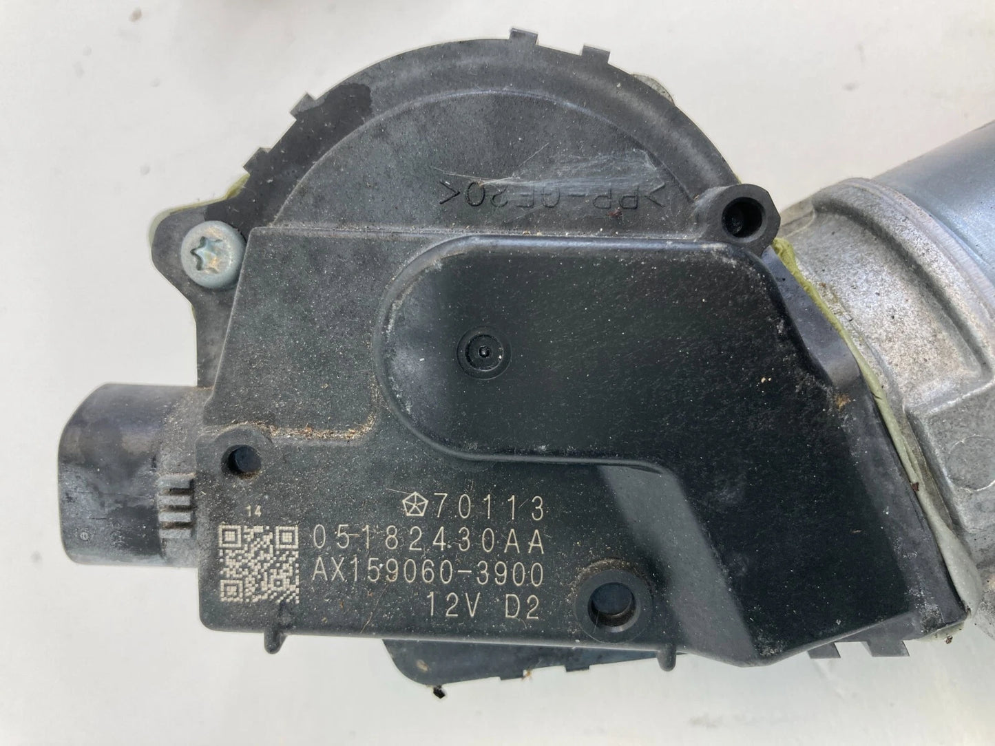 2012-2019 FIAT 500 FRONT WINDSHIELD WIPER MOTOR ASSEMBLY OEM 05182430AA