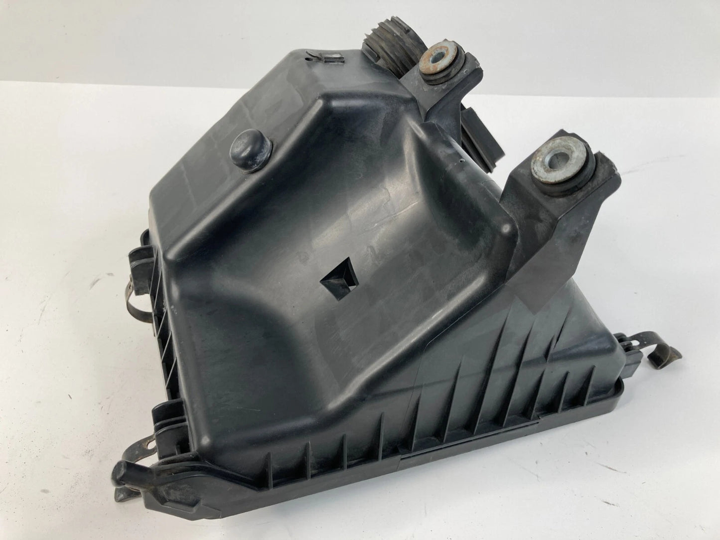 2011-2014 HYUNDAI SONATA AIR INTAKE LOWER COVER FRONT OEM FACTORY 28112-3Q100