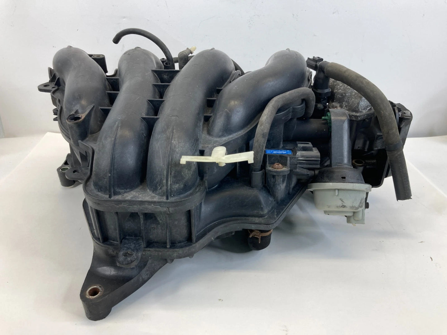 2007 FORD ESCAPE MERCURY MARINER 2.3L A/T INTAKE MANIFOLD UPPER PLENUM W /SENSOR