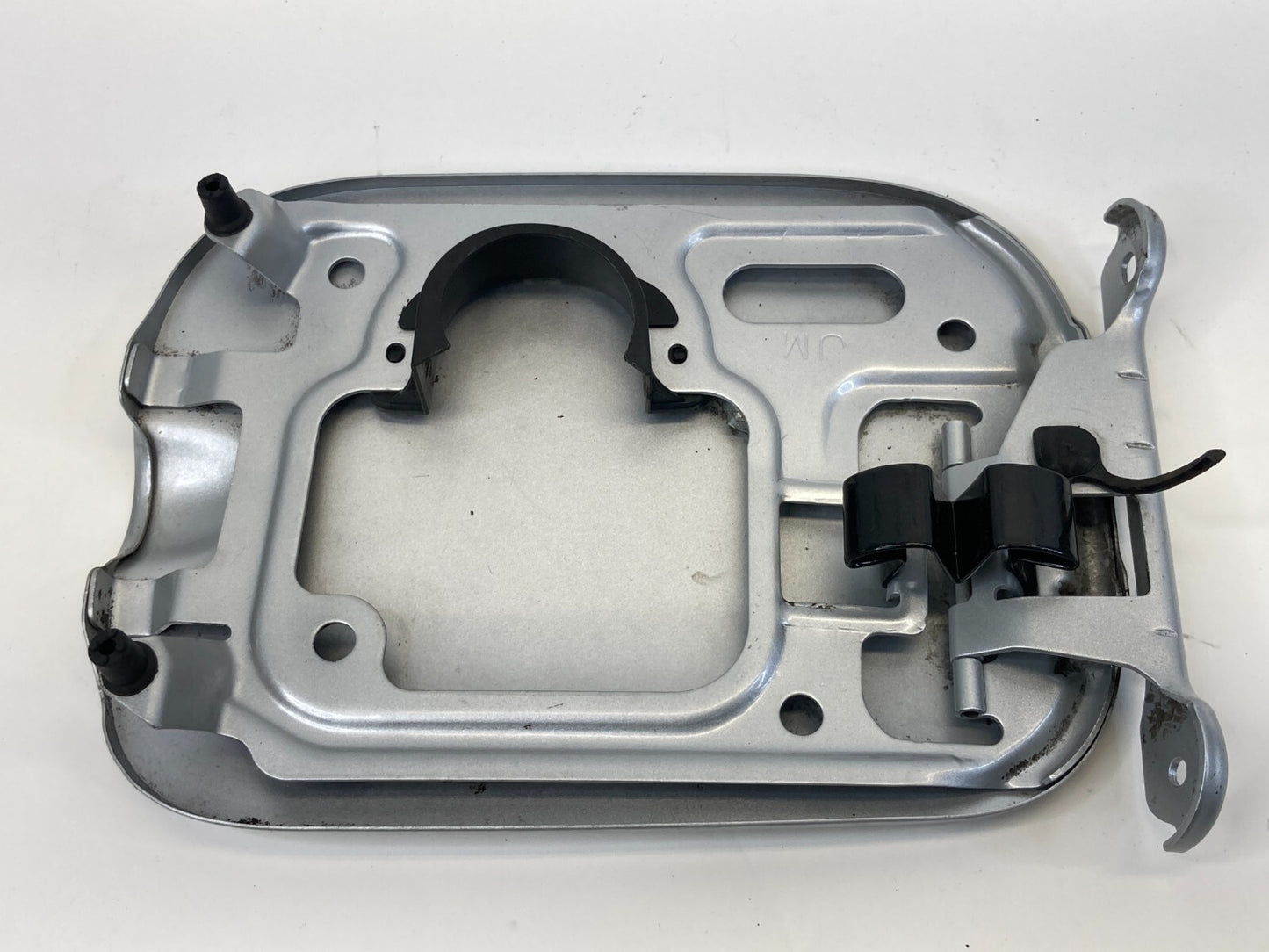 08 09 10 11 12 13 Nissan Rogue 2.5L 16V Fuel Filler Door Gas Lid Top Cover OEM