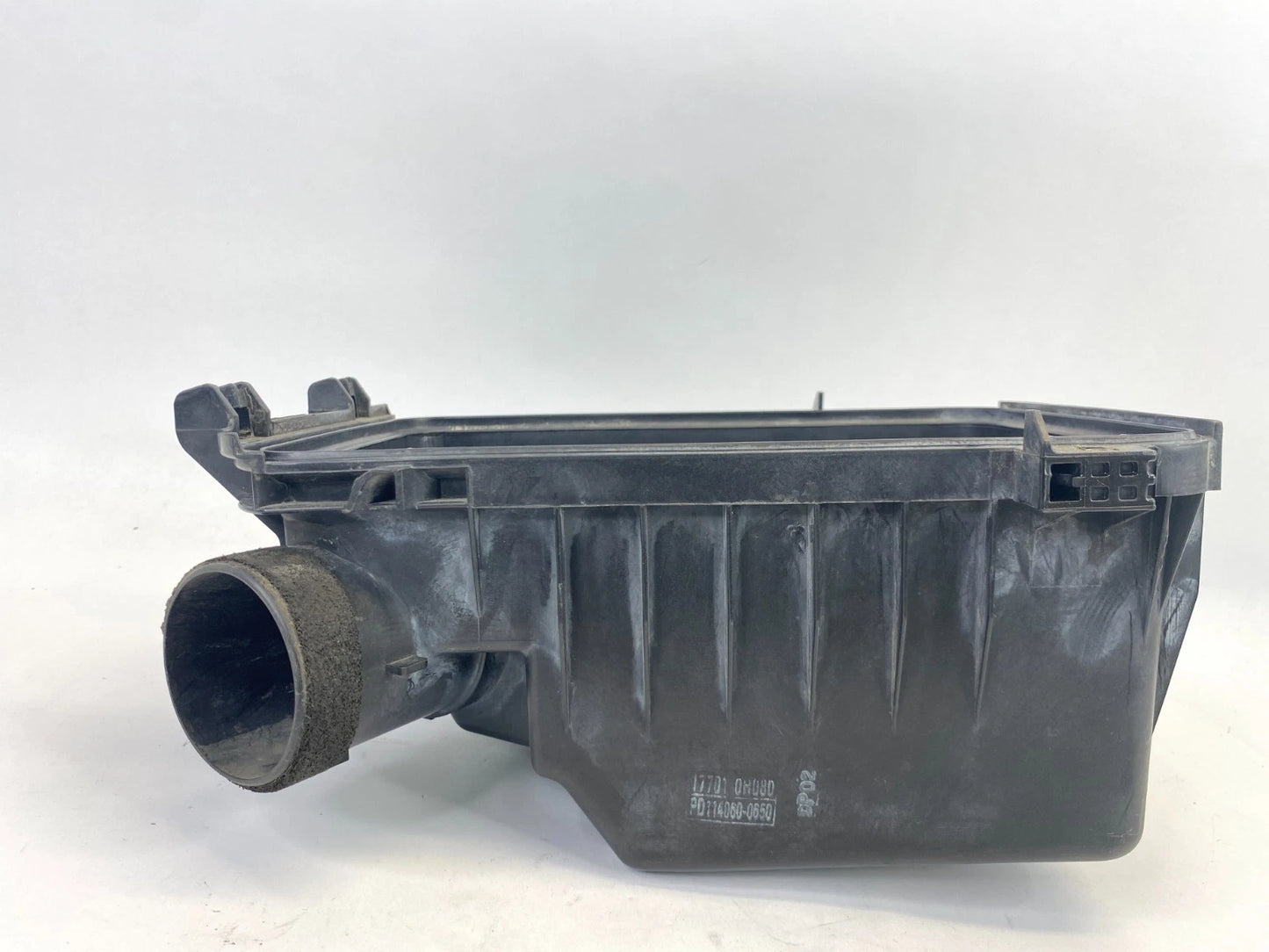 2009-2015 TOYOTA VENZA AIR INTAKE LOWER CLEANER BOX COVER 17701-0H080 OEM
