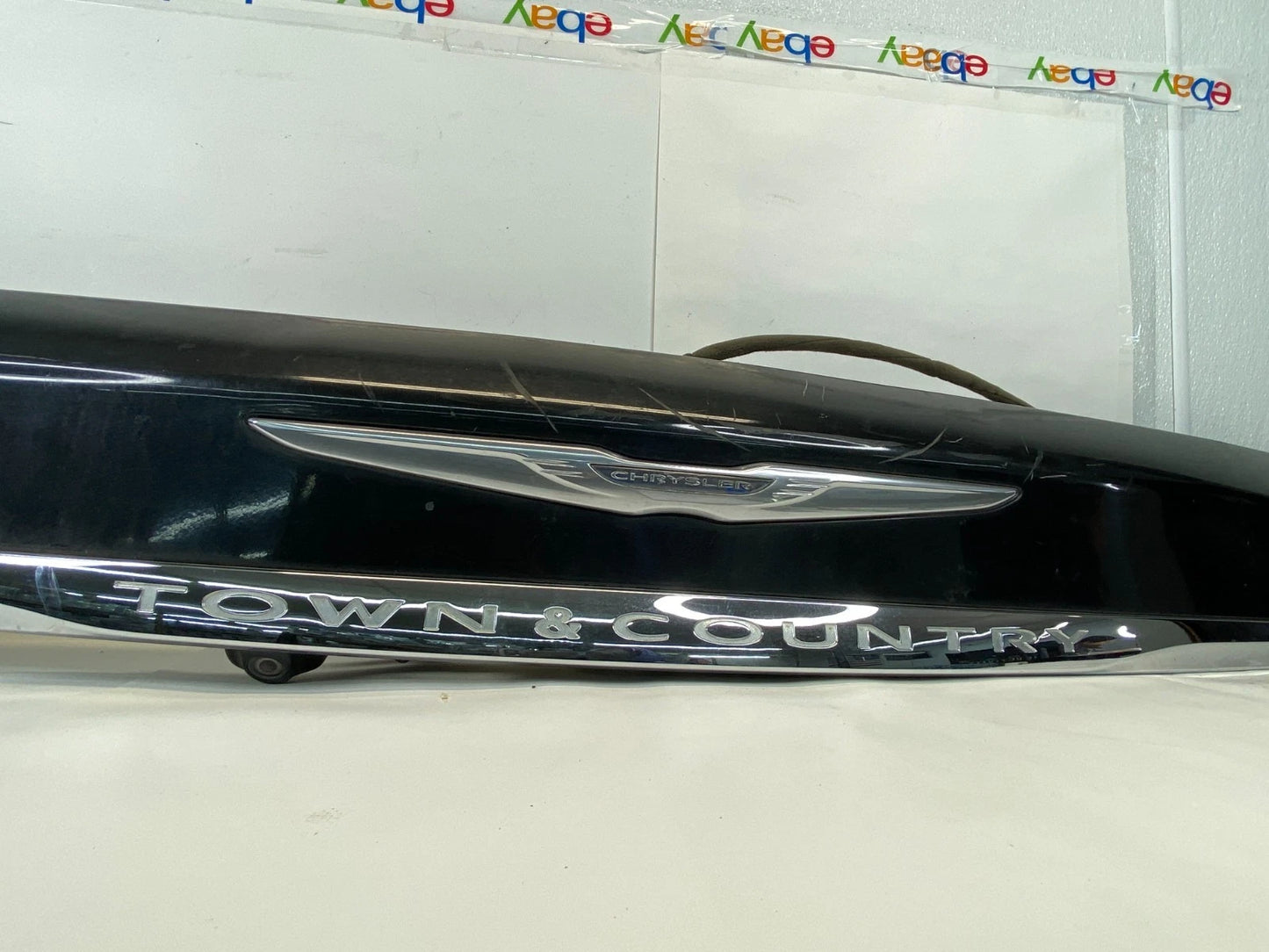 11-16 CHRYSLER TOWN & COUNTRY RR TAILGATE TRIM MOLDING W/CAMERA PANEL 3066685501