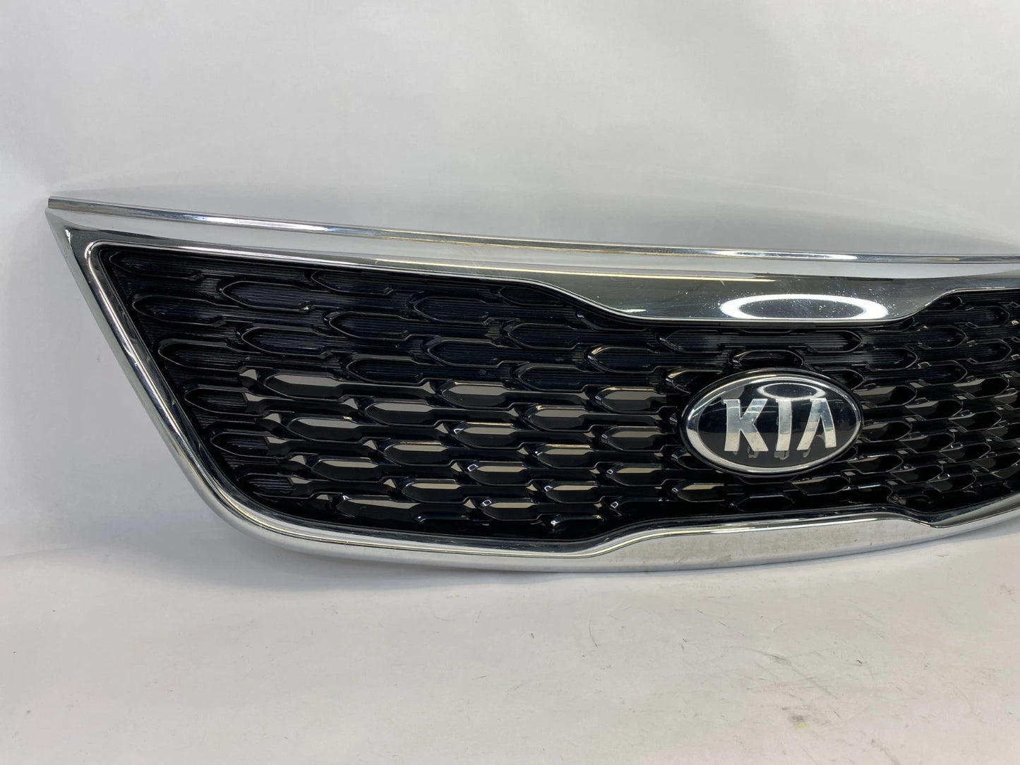 2014 2015 KIA SORENTO FRONT BUMPPER UPPER GRILLE W/ CHROME TRIM 86350-1U500 OEM