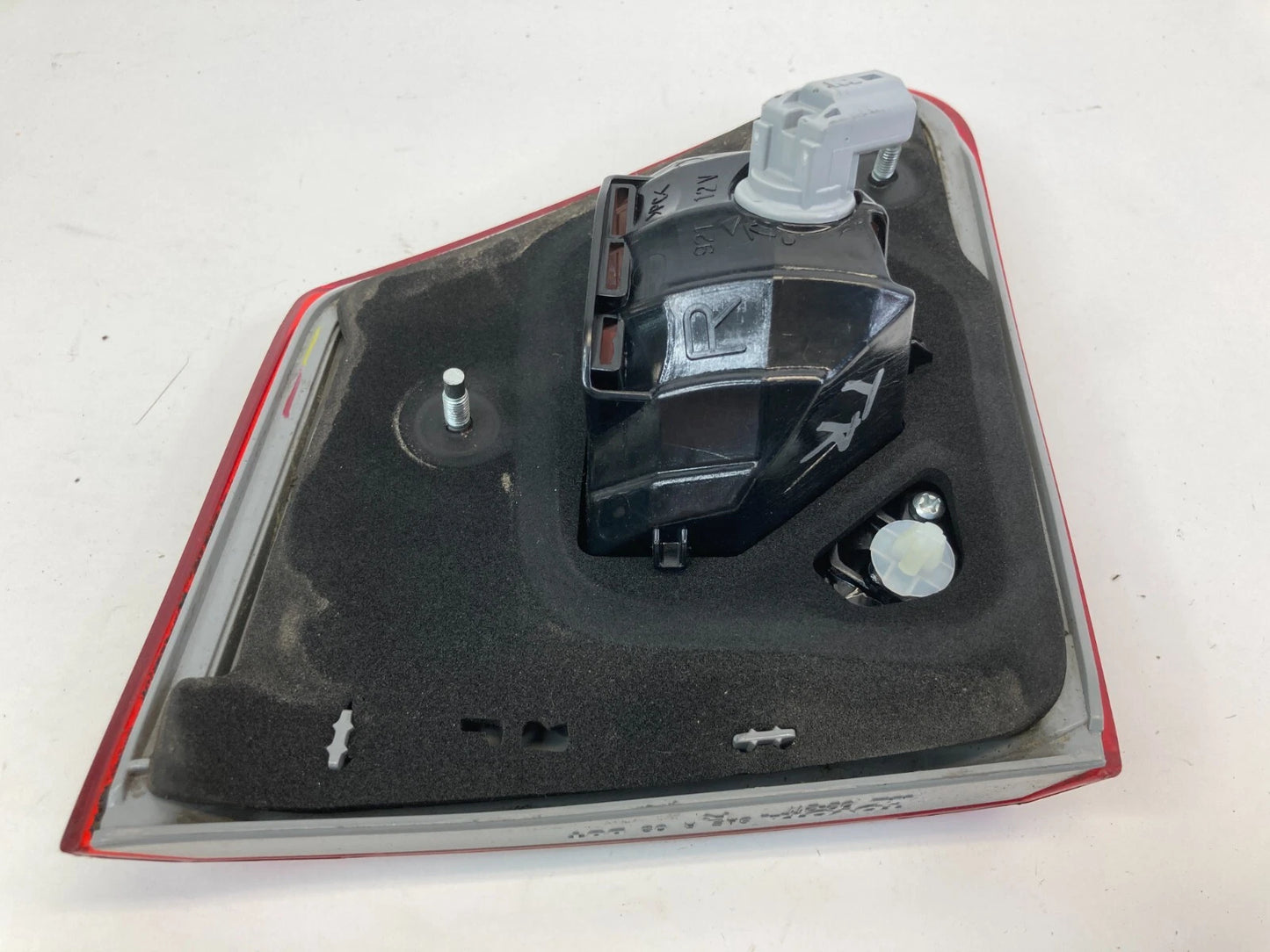 11-13 TOYOTA COROLLA SEDAN REAR RIGHT SIDE INNER TAIL LIGHT TAILLIGHT LAMP OEM