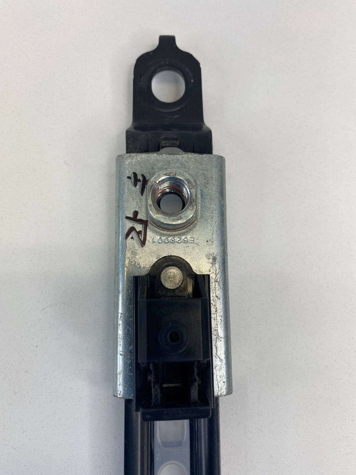 2008-2015 Mitsubishi Lancer Sedan Front Right Seat Belt Height Adjuster E628001