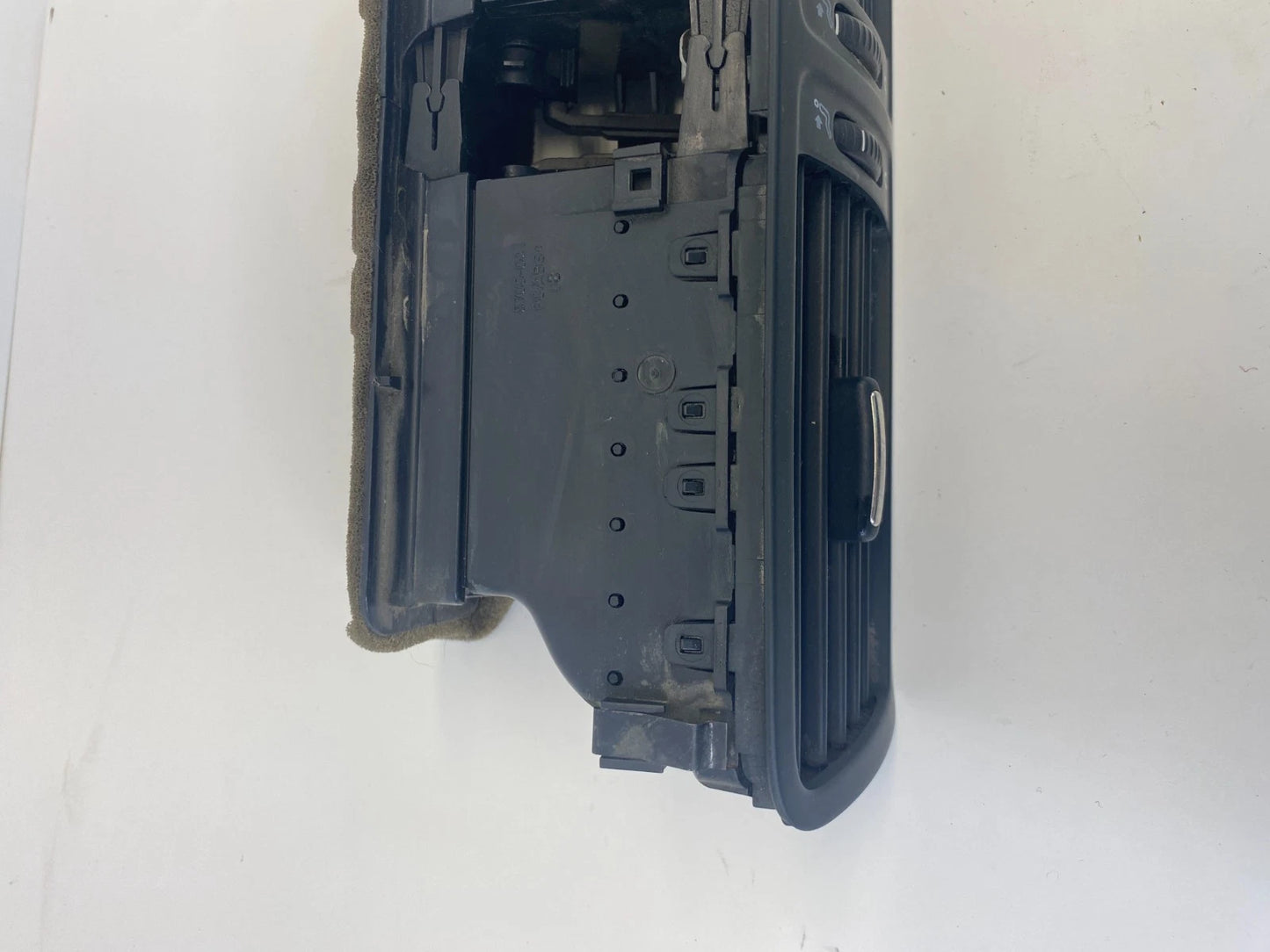 2006-2010 VW PASSAT 2009-2011 VW CC CENTER DASH AC AIR VENT 3C1819728F OEM