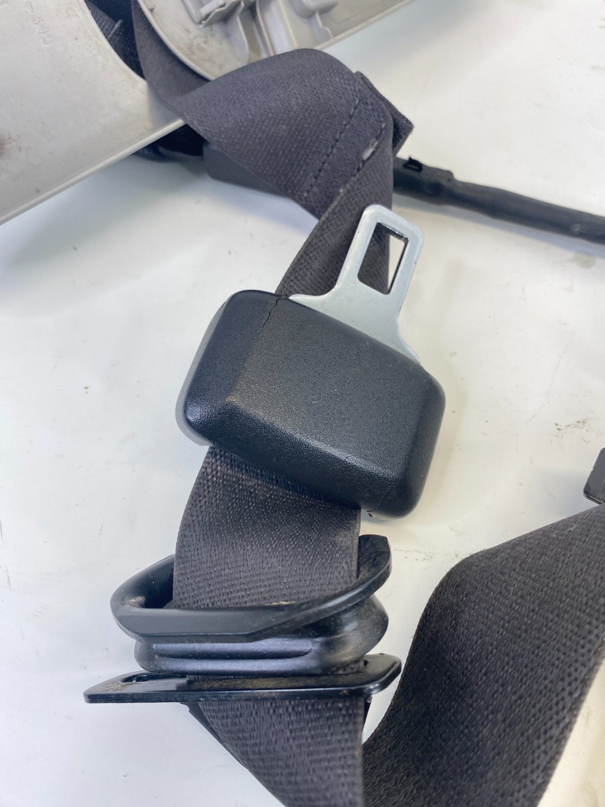 11-15 Buick Enclave Front Right Passenger Side Seat Belt Retractor Assy 15903263