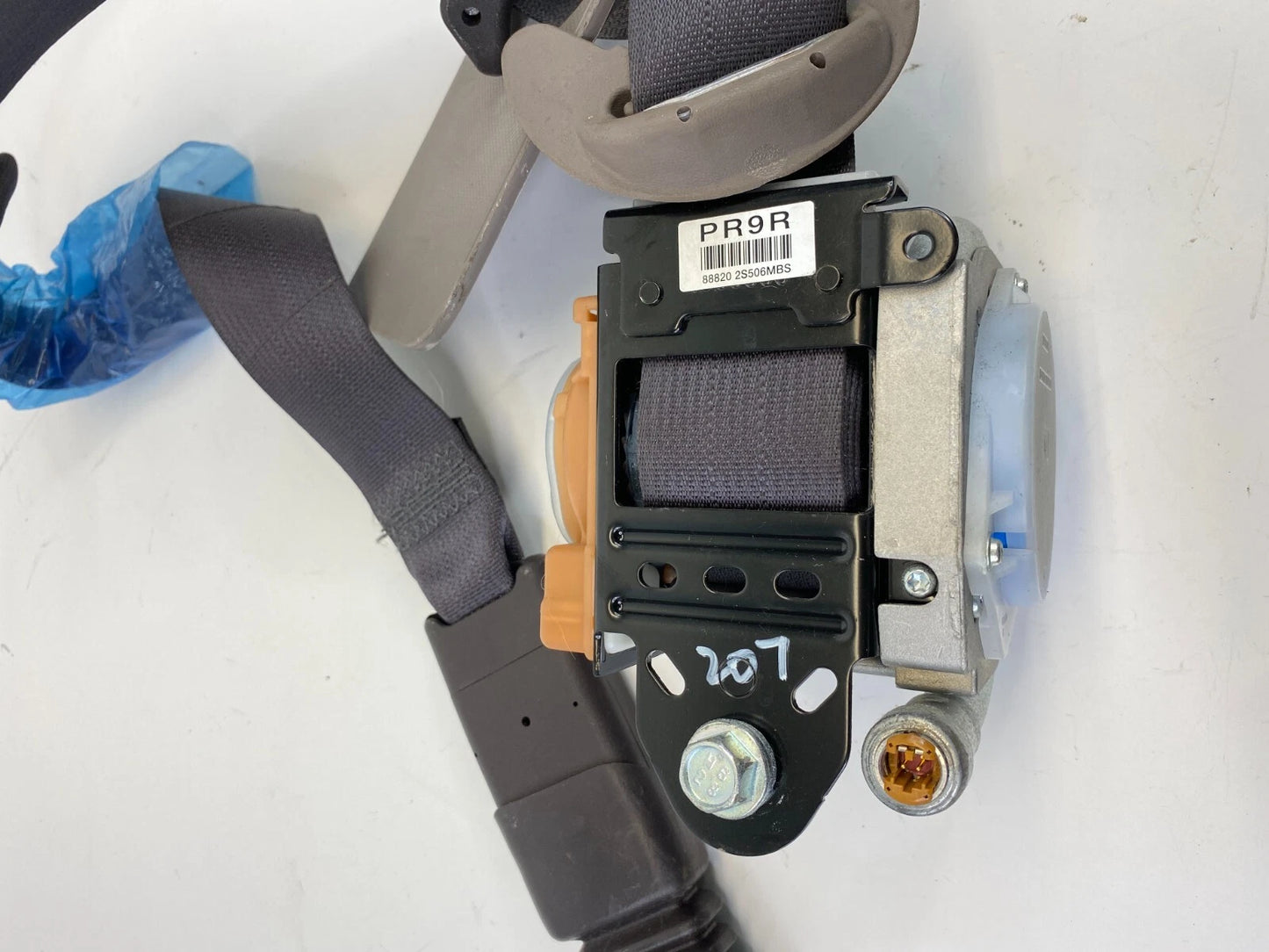 2010-2015 HYUNDAI TUCSON FRONT RIGHT SEAT BELT PASSENGER RETRACTOR 2S506MBS OEM