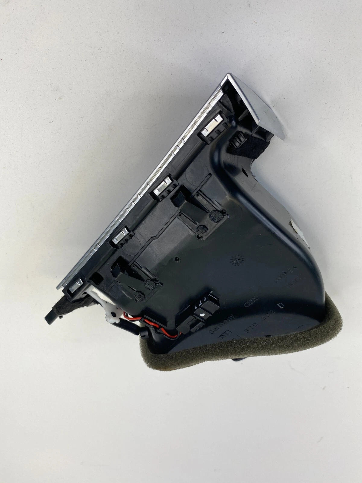 2007-2011 Audi A6 Center Console Air Vent Reflector Assembly 4F1820902
