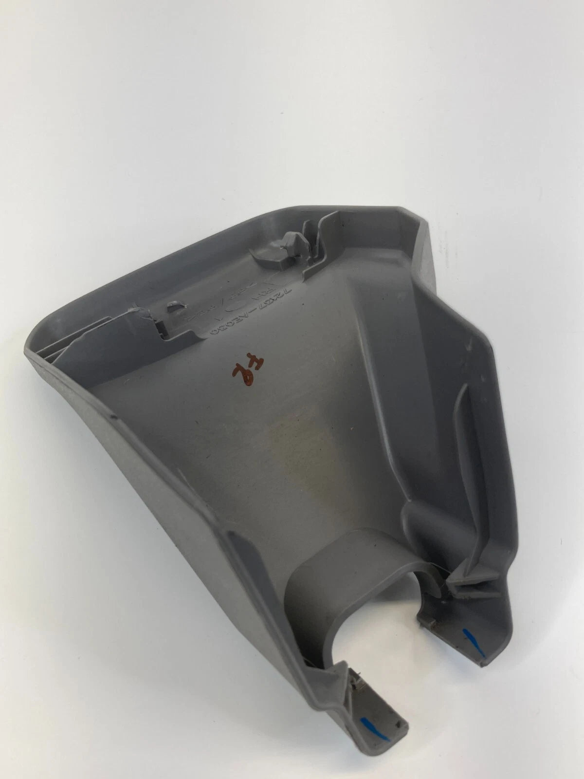 2005-2010 TOYOTA SIENNA FRONT RIGHT SEAT OUTER TRACK END CAP COVER 72137-AE030