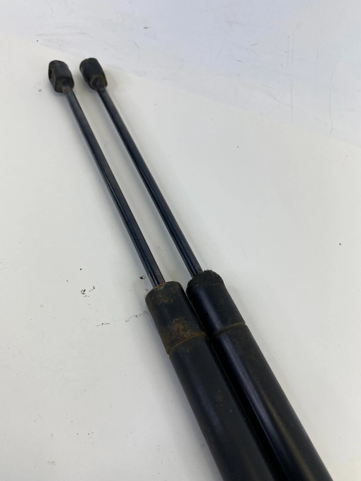 09-11 DODGE JOURNEY REAR LIFTGATE TRUNK HATCH LIFT CYLINDER SUPPORT 05178293AC