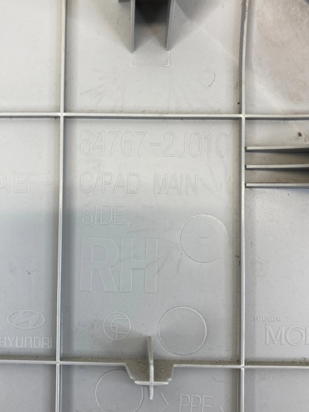 2009-2011 KIA BORREGO DASH INSTRUMENT PANEL RIGHT END CAP COVER 84767-2J010 OEM