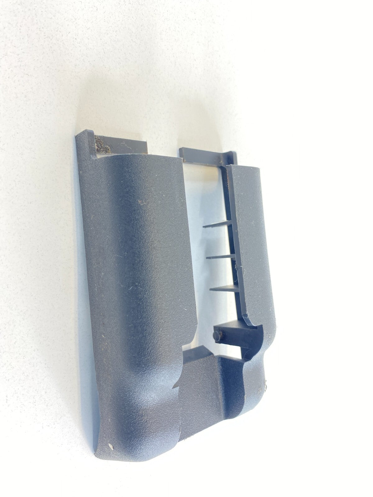 01 02 03 04 05 Chevrolet Chevy Monte Carlo Seat Belt Cover Bezel Trim 10318548