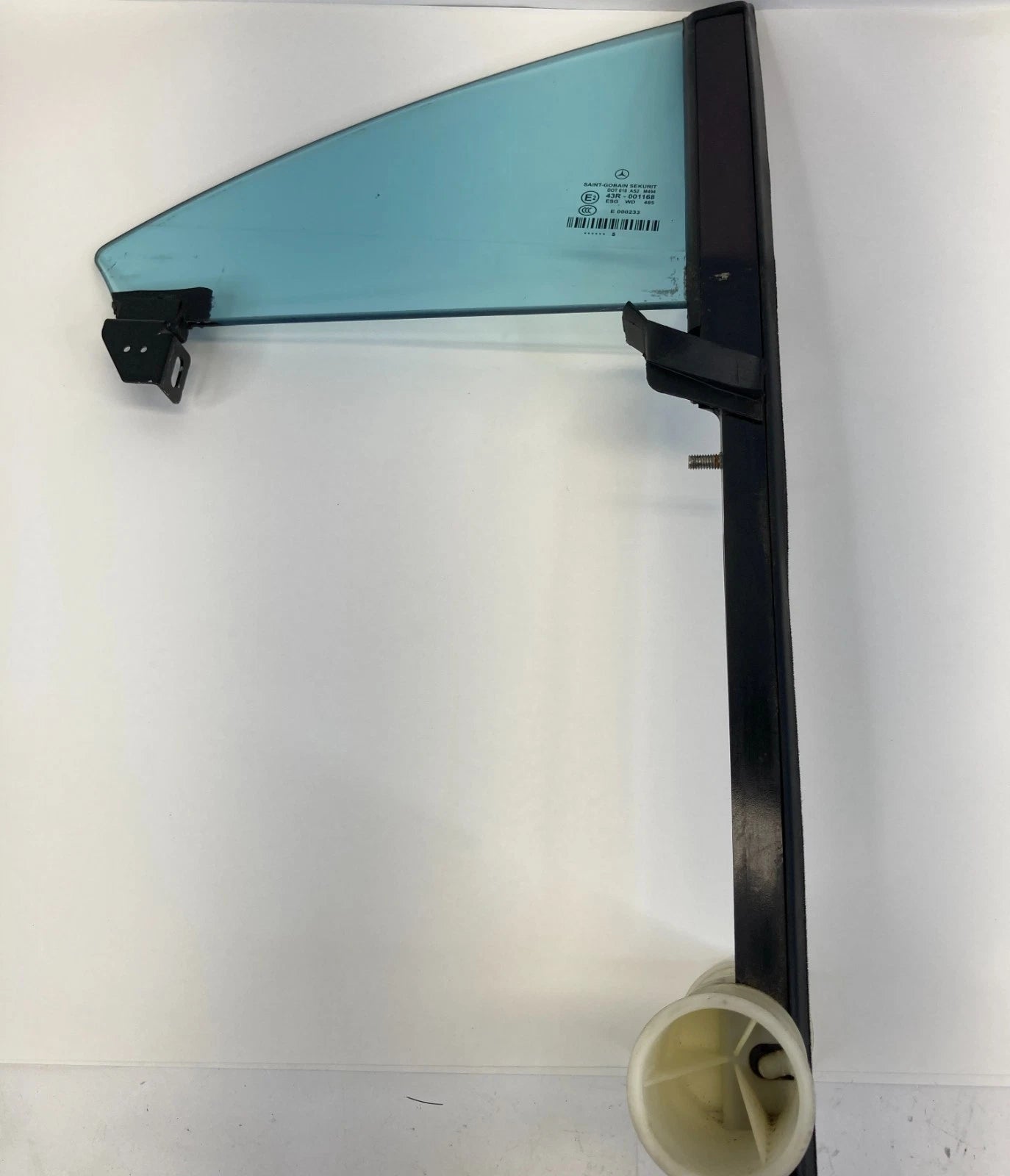06 MERCEDES CLS500 REAR RIGHT SIDE BACK VENT QUARTER WINDOW GLASS A219-737-06-30